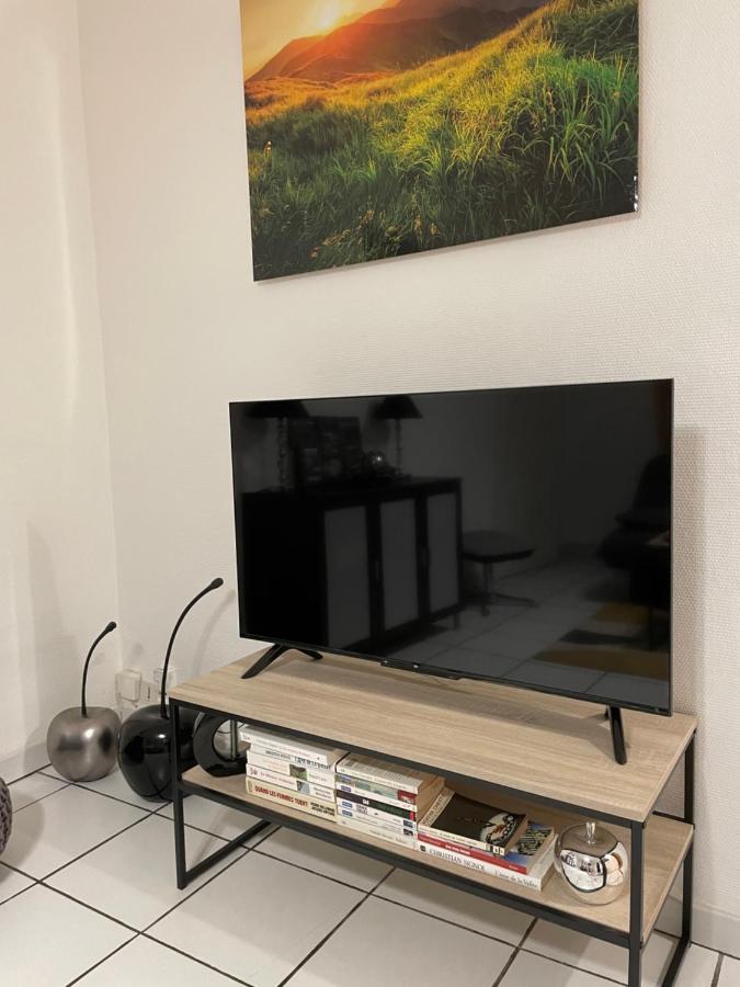 Apartamento T2 Plein Centre Au 1Er Etage Avec Parking Prive Millau Exterior foto