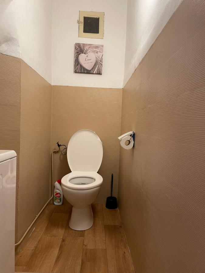 Apartamento T2 Plein Centre Au 1Er Etage Avec Parking Prive Millau Exterior foto